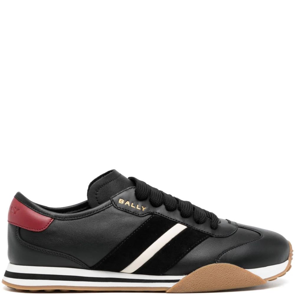 Кожаные кроссовки